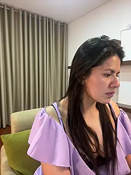 Alice Biel online show from 2, 3, 2025