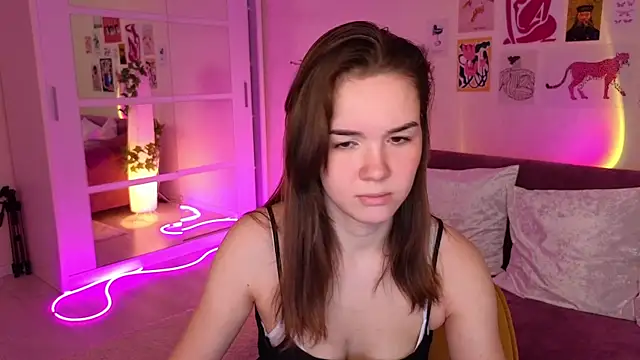 Snapshot of LindaRobertz chatting on 28, 2, 2025 LindaRobertz online show from 28, 2, 2025