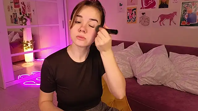 Snapshot of LindaRobertz chatting on 10, 3, 2025 LindaRobertz online show from 10, 3, 2025