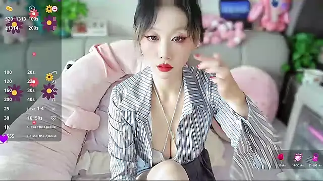 Snapshot of Xiaoyu-G chatting on 28, 11, 2025 Xiaoyu-G online show from 28, 11, 2025