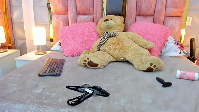 valentinasu1 online show from 11, 3, 2025