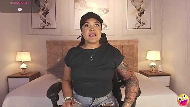 Snapshot of lyn_adamns chatting on 14, 1, 2025 lyn adamns online show from 14, 1, 2025