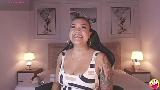 Snapshot of lyn_adamns chatting on 17, 2, 2025 lyn adamns online show from 17, 2, 2025