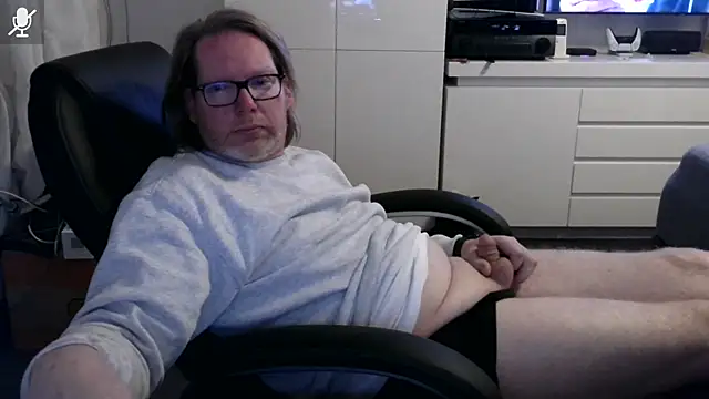 Snapshot of VSteph chatting on 8, 4, 2026 VSteph online show from 8, 4, 2026