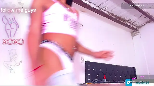 Snapshot of andreaxdol chatting on 6, 2, 2026 andreaxdol online show from 6, 2, 2026