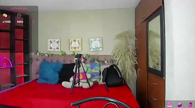 Lia Keen online show from 10, 3, 2025