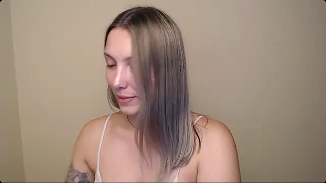 Snapshot of VanessaMay_ chatting on 8, 9, 2025 VanessaMay online show from 8, 9, 2025