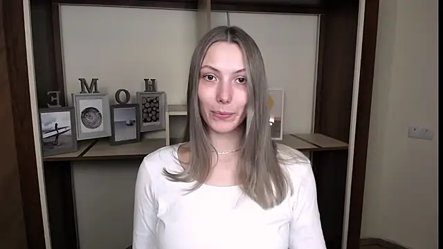 Snapshot of VanessaMay_ chatting on 4, 3, 2026 VanessaMay online show from 4, 3, 2026