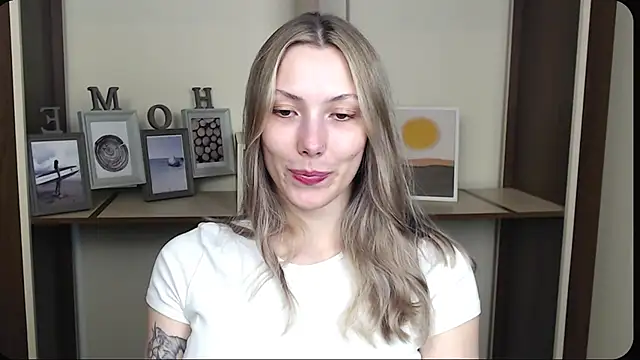 Snapshot of VanessaMay_ chatting on 18, 3, 2026 VanessaMay online show from 18, 3, 2026