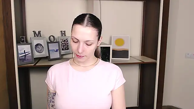 Snapshot of VanessaMay_ chatting on 24, 3, 2026 VanessaMay online show from 24, 3, 2026