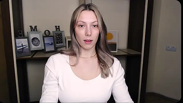 Snapshot of VanessaMay_ chatting on 29, 3, 2026 VanessaMay online show from 29, 3, 2026