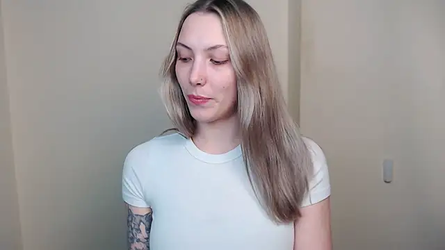 Snapshot of VanessaMay_ chatting on 13, 4, 2026 VanessaMay online show from 13, 4, 2026