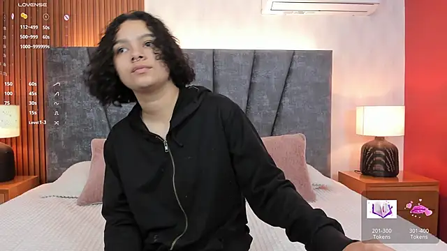 pretty sunlight  online show from 14, 1, 2025