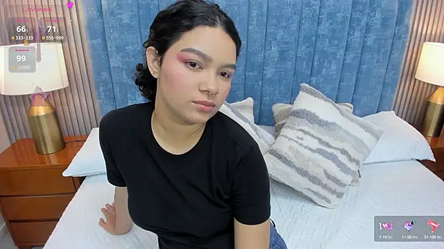 pretty sunlight  online show from 5, 11, 2025