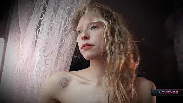 Snapshot of _Phantom_thread_ chatting on 25, 11, 2025 Phantom thread online show from 25, 11, 2025