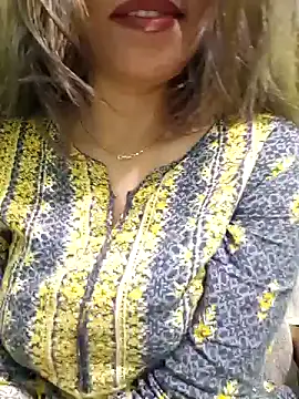 Snapshot of MIss-Naina chatting on 2, 2, 2025 MIss-Naina online show from 2, 2, 2025
