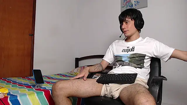 Snapshot of Huge_latin_cock chatting on 17, 12, 2024 Huge latin cock online show from 17, 12, 2024