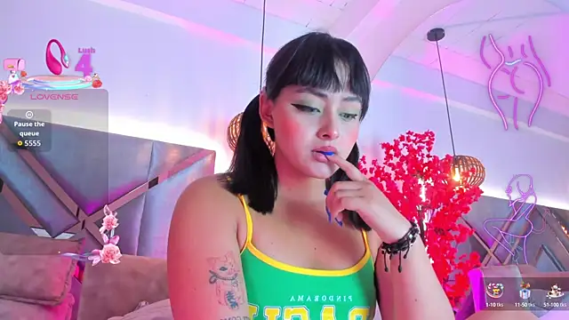 Snapshot of KimVelezz chatting on 8, 9, 2025 KimVelezz online show from 8, 9, 2025