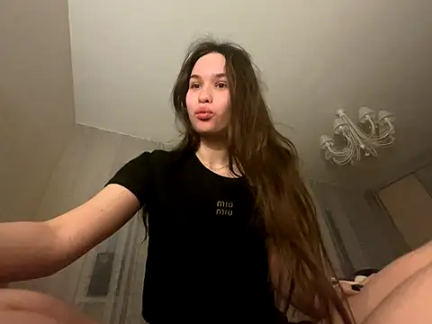 Roxie Mils online show from 8, 11, 2025