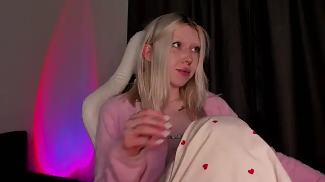 Snapshot of takeyourmolly chatting on 14, 12, 2024 takeyourmolly online show from 14, 12, 2024