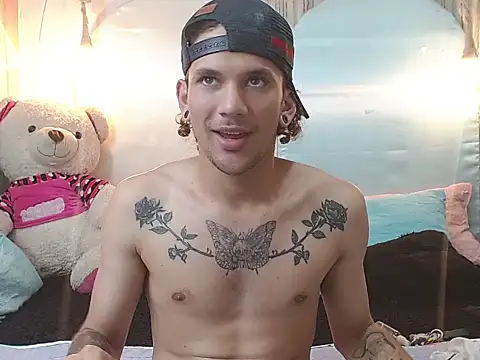 Snapshot of tylor_boy chatting on 25, 11, 2025 tylor boy online show from 25, 11, 2025