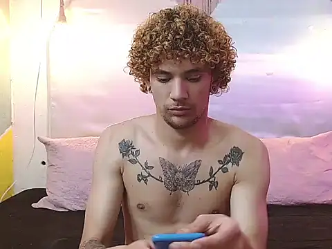 Snapshot of tylor_boy chatting on 1, 12, 2025 tylor boy online show from 1, 12, 2025