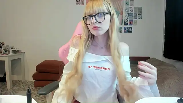 Snapshot of joy_pretty chatting on 8, 3, 2025 joy pretty online show from 8, 3, 2025