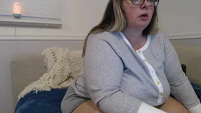 Snapshot of LauLauPAWG chatting on 6, 2, 2025 LauLauPAWG online show from 6, 2, 2025