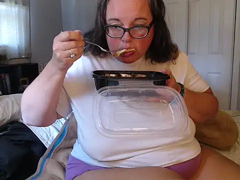 Snapshot of LauLauPAWG chatting on 19, 9, 2025 LauLauPAWG online show from 19, 9, 2025