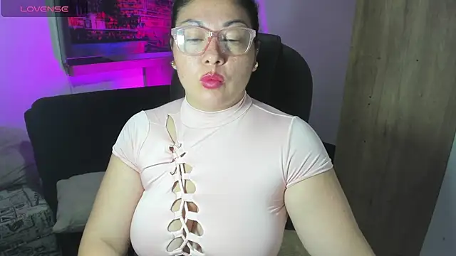 Snapshot of jessicarabbit_1 chatting on 15, 5, 2026 jessicarabbit 1 online show from 15, 5, 2026