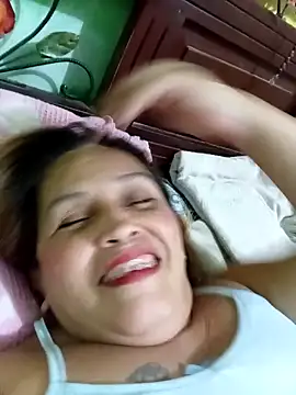 Snapshot of mom_son_dirty chatting on 11, 4, 2026 mom son dirty online show from 11, 4, 2026