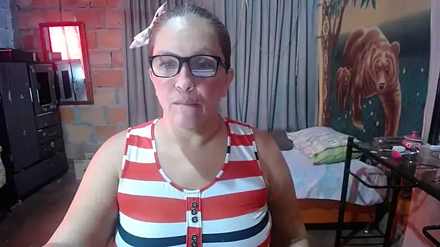 Snapshot of mom_son_dirty chatting on 5, 6, 2026 mom son dirty online show from 5, 6, 2026