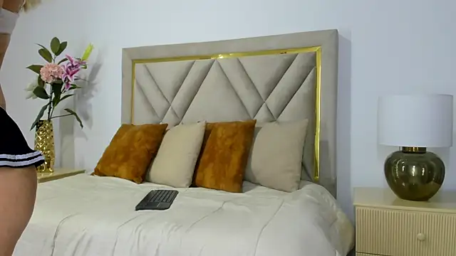 Snapshot of emily_queen2 chatting on 5, 2, 2025 emily queen2 online show from 5, 2, 2025