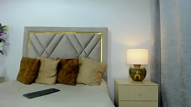 Snapshot of emily_queen2 chatting on 30, 11, 2025 emily queen2 online show from 30, 11, 2025