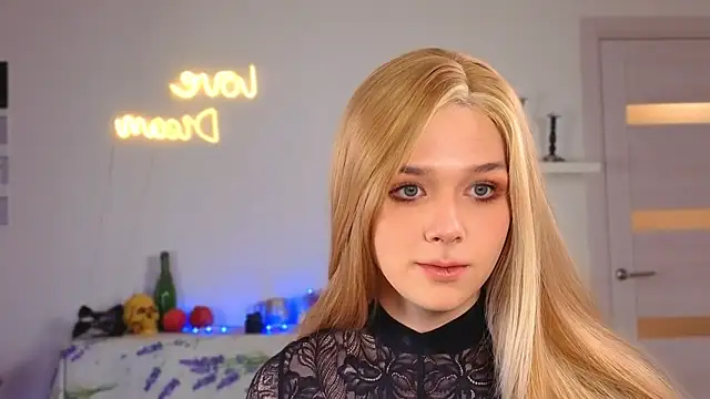 Snapshot of _yourFoxy_ chatting on 3, 11, 2025 yourFoxy online show from 3, 11, 2025