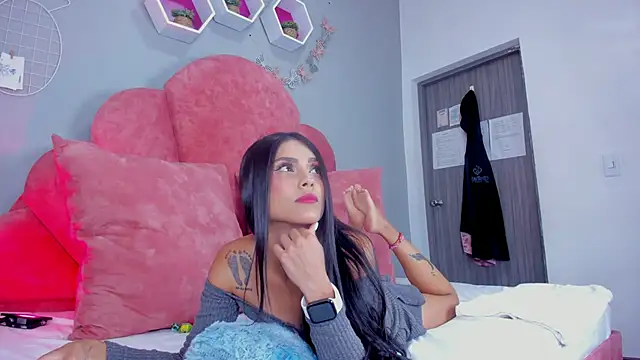 StefanyWilliams  online show from 4, 2, 2025