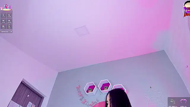 StefanyWilliams  online show from 8, 2, 2025