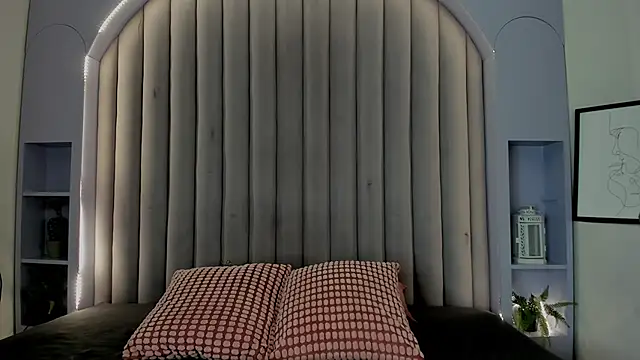 StefanyWilliams  online show from 5, 12, 2025