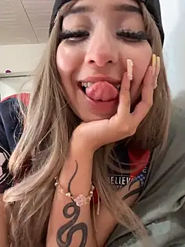 Snapshot of lunaapppp chatting on 21, 3, 2026 lunaapppp online show from 21, 3, 2026