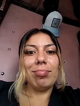 Snapshot of Sweel_Leyva18 chatting on 6, 7, 2026 Sweel Leyva18 online show from 6, 7, 2026