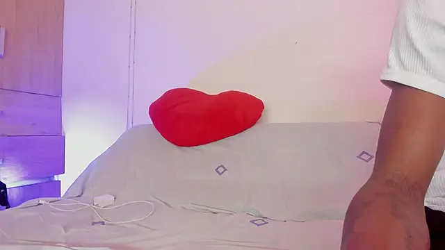 LoveBirds  1 online show from 2, 11, 2025