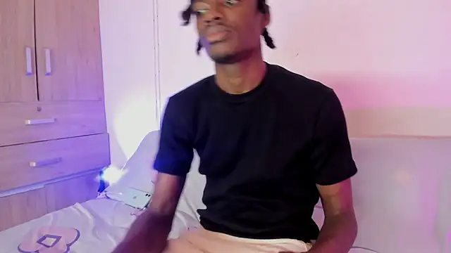 LoveBirds  1 online show from 13, 11, 2025