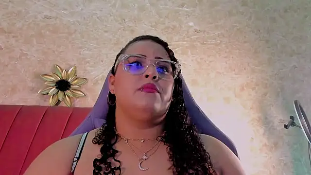 Snapshot of juli_2tyes chatting on 19, 10, 2025 juli 2tyes online show from 19, 10, 2025