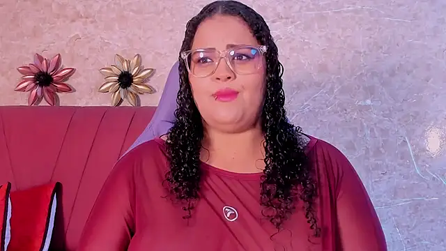 Snapshot of juli_2tyes chatting on 12, 11, 2025 juli 2tyes online show from 12, 11, 2025