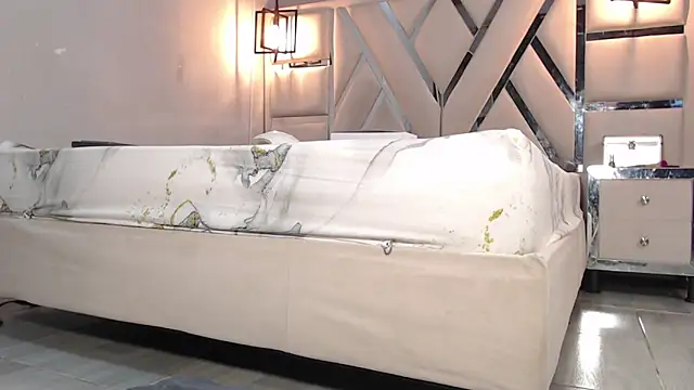 Luna Florez online show from 14, 1, 2025