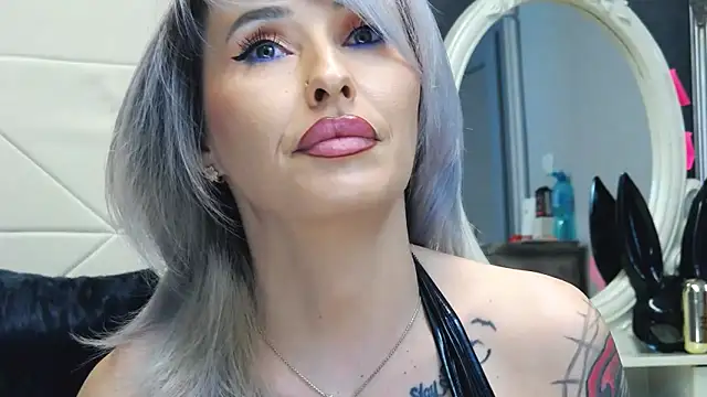 IssaSmith online show from 22, 2, 2025