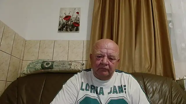 Snapshot of fullballs6 chatting on 9, 9, 2025 fullballs6 online show from 9, 9, 2025