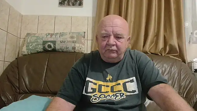 Snapshot of fullballs6 chatting on 11, 10, 2025 fullballs6 online show from 11, 10, 2025