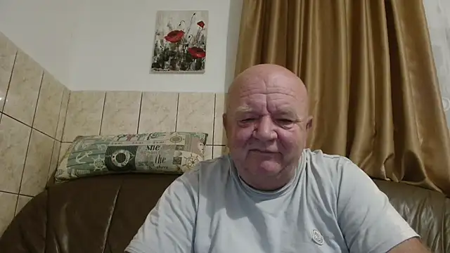 Snapshot of fullballs6 chatting on 15, 10, 2025 fullballs6 online show from 15, 10, 2025