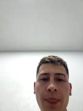 Snapshot of Comepussys chatting on 28, 4, 2026 Comepussys online show from 28, 4, 2026